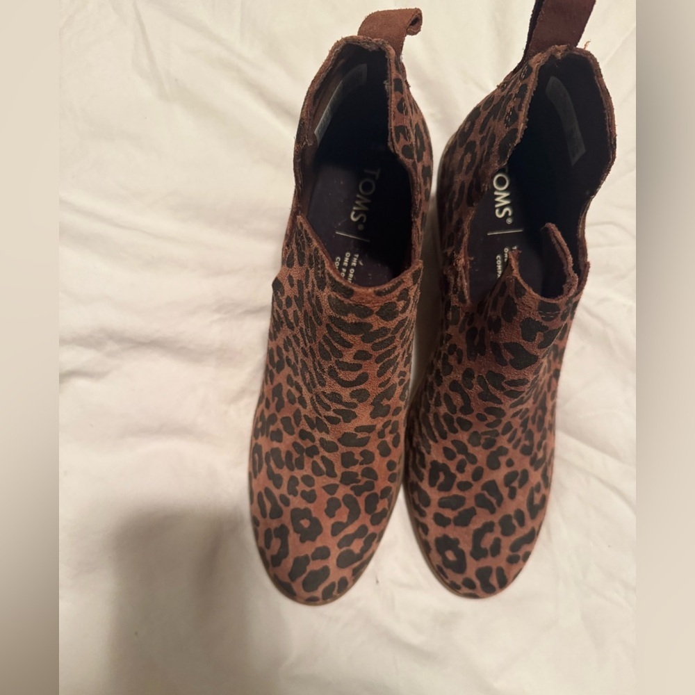 TOMS Kallie wedge bootie in a leopard print suede - Picture 3 of 5